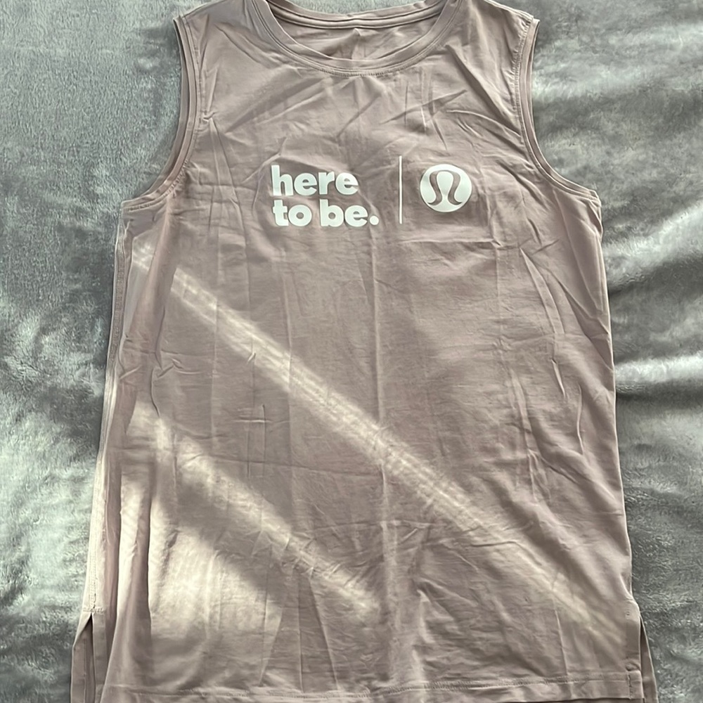 Lululemon lilac/maybe yoga/workout muscle tank
